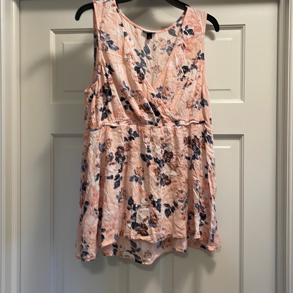 EUC Torrid pink floral wrap front top size 1 (XL)